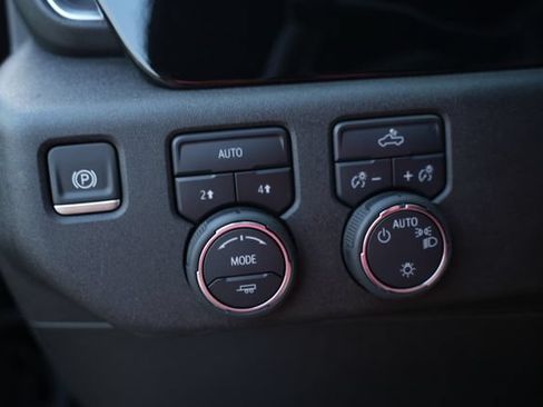Used 2025 Chevrolet Silverado 1500 LT AWD/4WD image 33