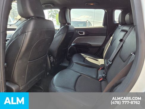 Used 2025 Jeep Compass Latitude AWD/4WD image 9