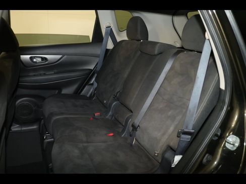 Used 2016 Nissan Rogue SV w/ SV Premium Package image 15