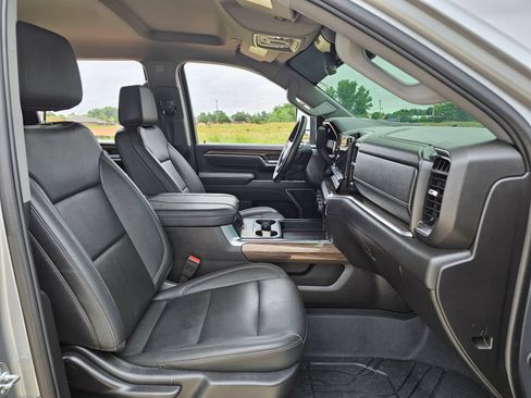 Used 2025 Chevrolet Silverado 2500 LT w/ Trail Boss Package AWD/4WD image 3