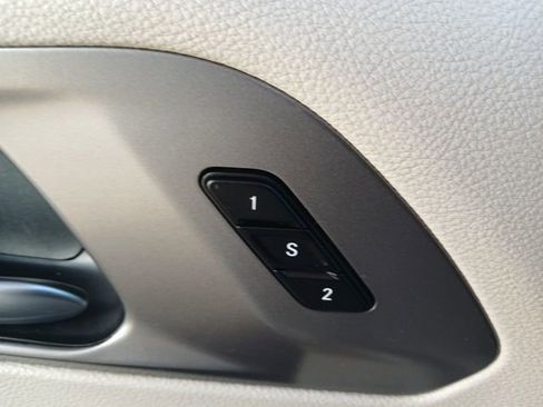 Used 2023 Chrysler Pacifica Touring-L image 47