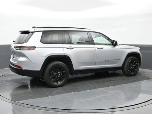 Used 2024 Jeep Grand Cherokee L Altitude image 4