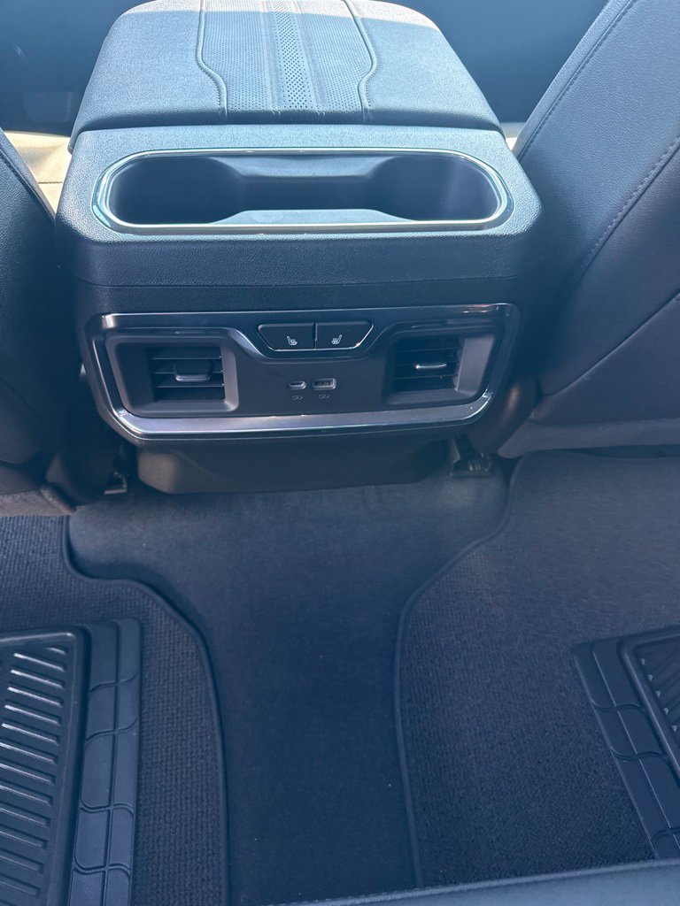 Used 2026 Chevrolet Silverado 1500 High Country w/ Technology Package AWD/4WD image 12