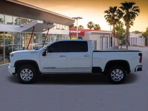 Used 2024 Chevrolet Silverado 2500 High Country w/ Technology Package image 6