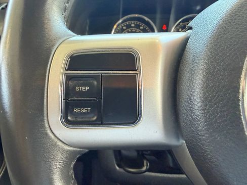 Used 2016 Jeep Compass Latitude image 12