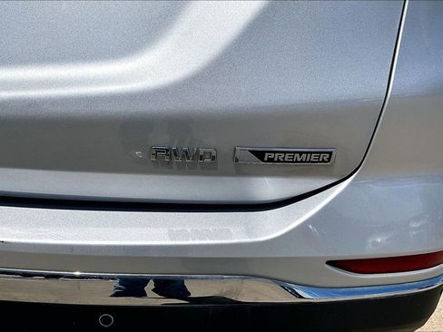 Used 2018 Chevrolet Equinox Premier AWD/4WD image 24