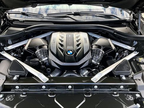 Used 2021 BMW X5 M50i image 13