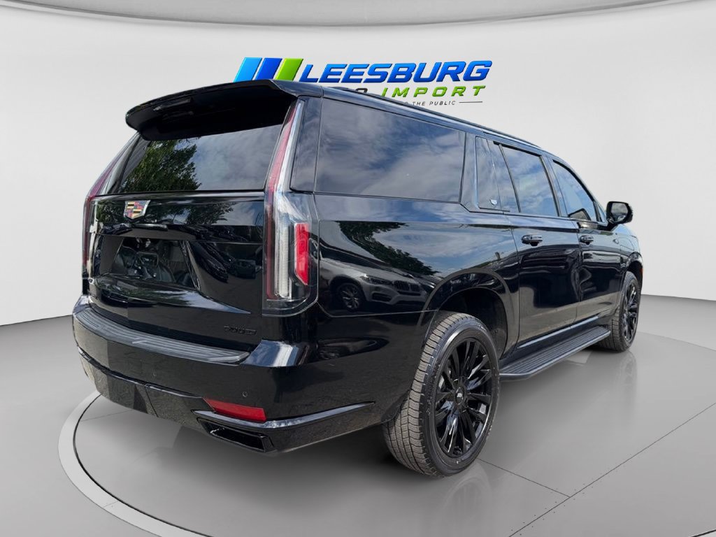 Used 2022 Cadillac Escalade ESV Luxury AWD/4WD image 3