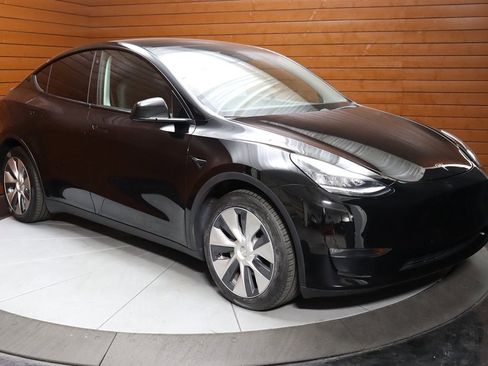 Used 2022 Tesla Model Y Long Range image 38