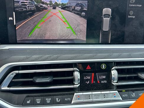 Used 2022 BMW X7 xDrive40i w/ Premium Package AWD/4WD image 10