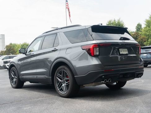 Used 2025 Ford Explorer ST RWD image 9