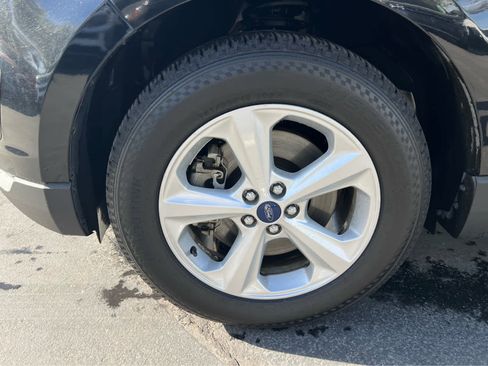 Used 2017 Ford Edge SE image 13