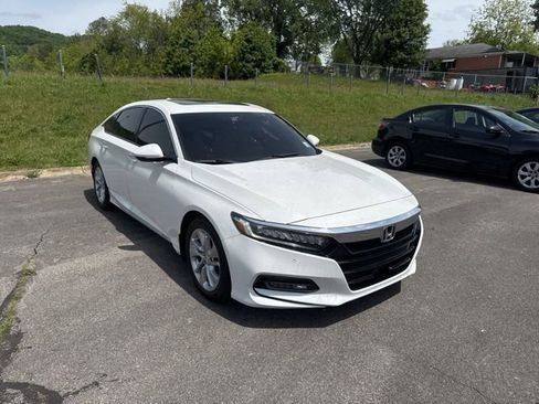 Used 2018 Honda Accord Touring image 2