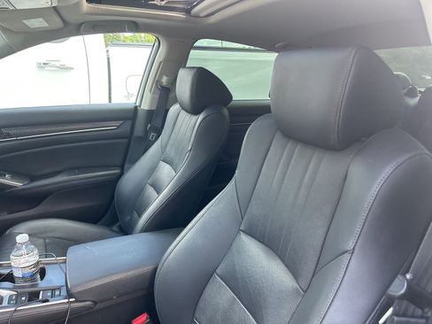 Used 2020 Honda Accord Touring image 9