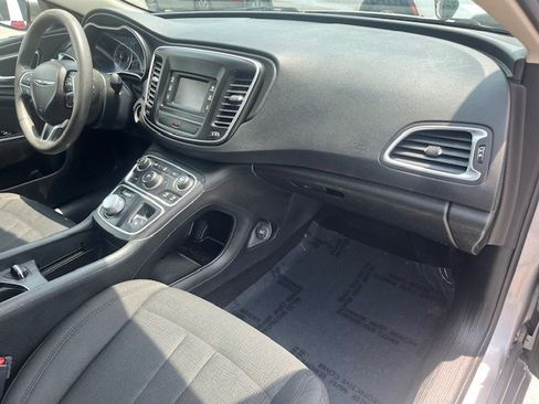 Used 2016 Chrysler 200 Limited image 17