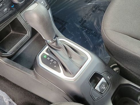 Used 2019 Jeep Renegade Latitude w/ Popular Equipment Group FWD image 30