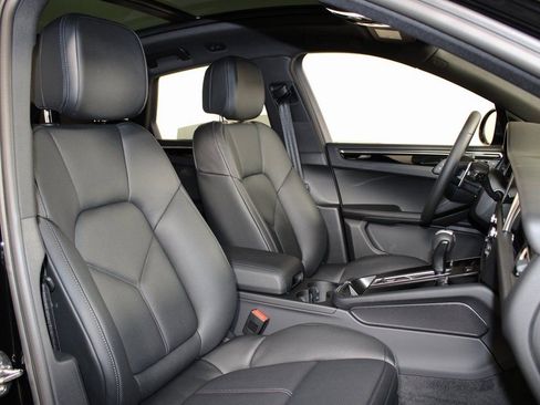 Certified 2026 Porsche Macan AWD/4WD image 38