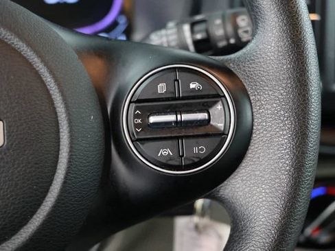 Used 2025 Kia Soul LX w/ LX Technology Package FWD image 22