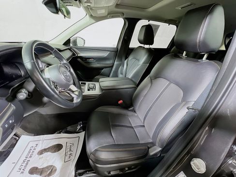 Used 2024 MAZDA CX-90 Plug-In Hybrid w/ Preferred AWD/4WD image 17