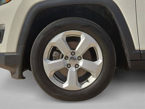 Used 2021 Jeep Compass Latitude FWD image 11