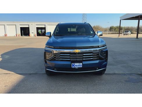 New 2026 Chevrolet Suburban Premier image 3