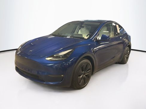 Used 2024 Tesla Model Y Long Range AWD/4WD image 3