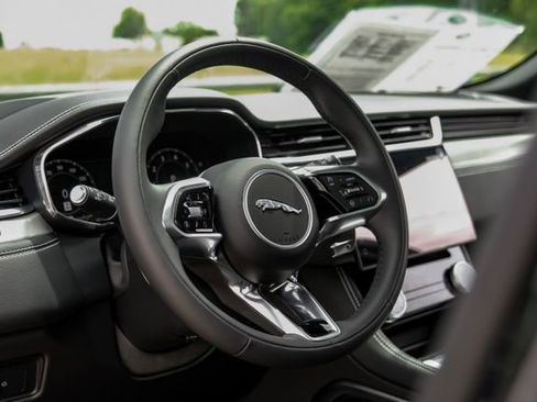 Used 2026 Jaguar F-PACE R-Dynamic S AWD/4WD image 19