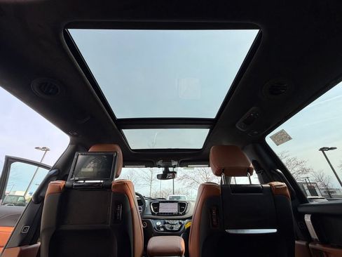 New 2026 Chrysler Pacifica Pinnacle FWD image 32