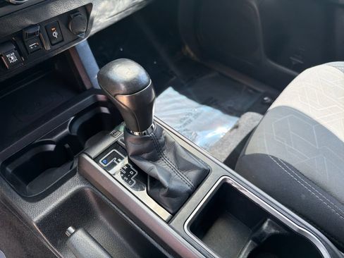 Used 2021 Toyota Tacoma TRD Off-Road w/ Technology Package AWD/4WD image 24