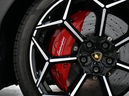 Used 2024 Lamborghini Urus Performante AWD/4WD image 28