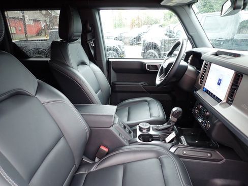 Used 2025 Ford Bronco Outer Banks AWD/4WD image 9