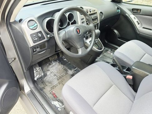 Used 2006 Pontiac Vibe w/ Sun And Sound Package FWD image 9
