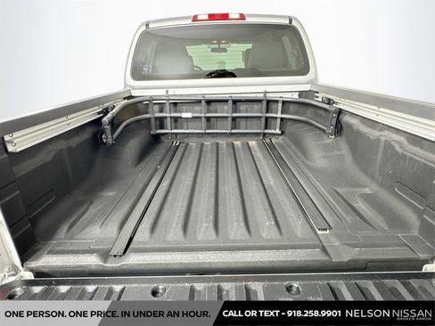 Used 2010 Nissan Frontier SE AWD/4WD image 22