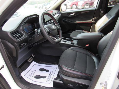 Used 2023 Ford Escape ST-Line w/ Tech Pack #1 AWD/4WD image 8