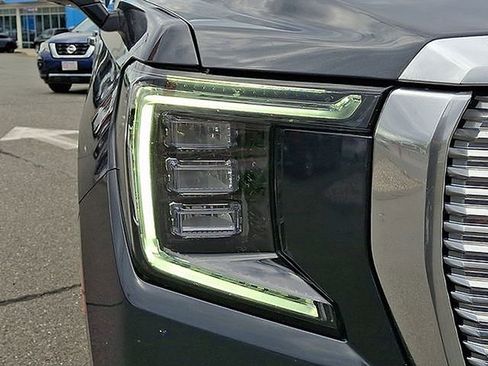 Used 2021 GMC Yukon Denali w/ Denali Ultimate Package AWD/4WD image 15