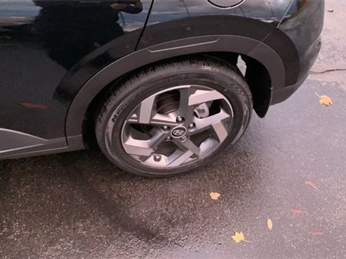 Certified 2025 Hyundai Venue SEL image 29