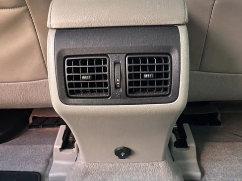 Used 2017 Toyota Camry XLE image 13