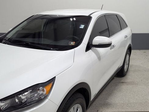 Used 2020 Kia Sorento LX image 7