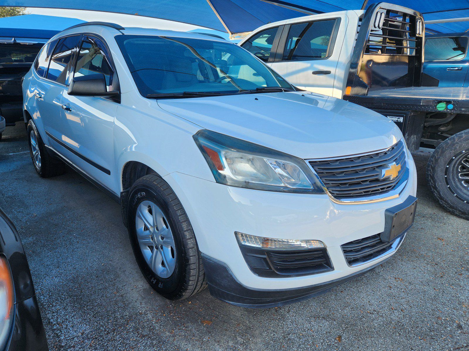 Used 2017 Chevrolet Traverse LS FWD image 1