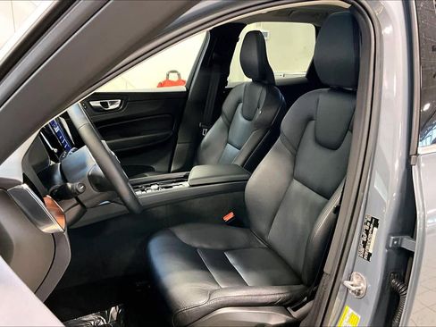 Used 2023 Volvo XC60 B5 Plus w/ Climate Package image 9