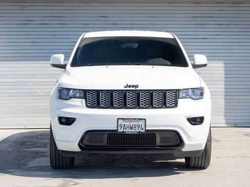 Used 2022 Jeep Grand Cherokee Laredo X AWD/4WD image 2