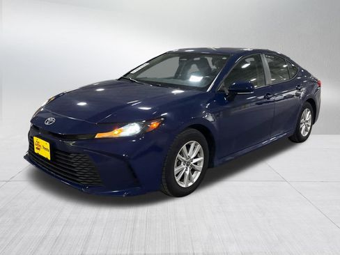 Used 2025 Toyota Camry LE FWD image 3