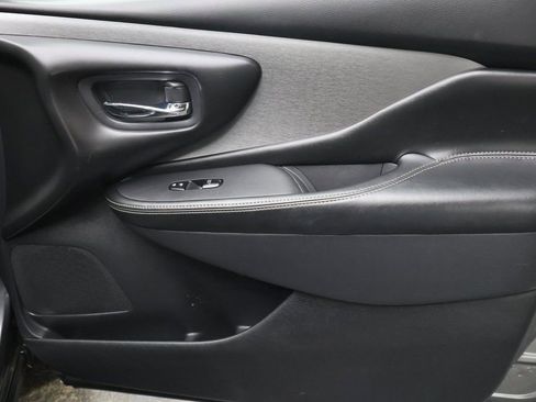 Used 2020 Nissan Murano SV image 12