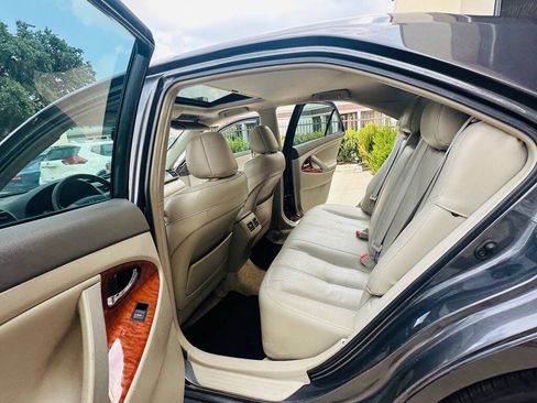 Used 2011 Toyota Camry XLE w/ XLE Extra-Value Pkg #2 FWD image 17