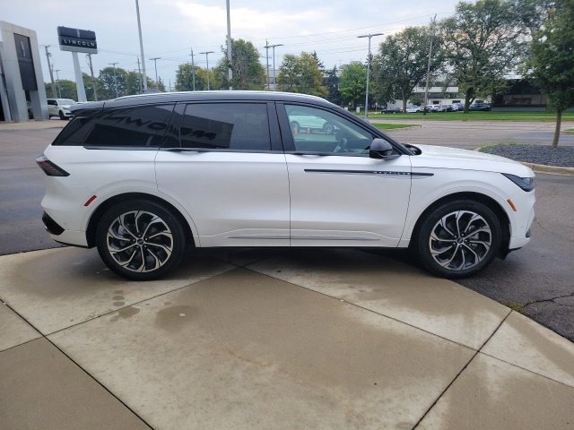 Certified 2024 Lincoln Nautilus Reserve w/ Equipment Group 202A AWD/4WD image 2