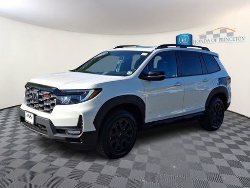Certified 2023 Honda Passport TrailSport image 3