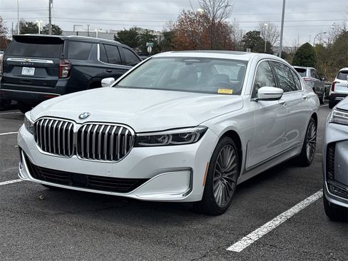 Used 2022 BMW 740i xDrive w/ Premium Package image 3