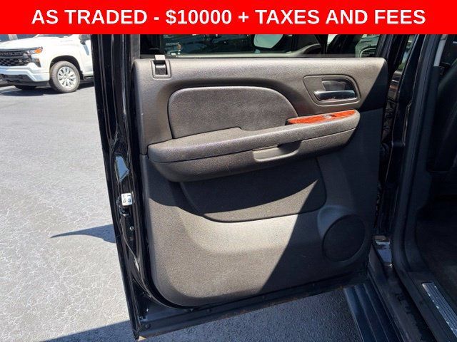 Used 2013 Chevrolet Avalanche LTZ AWD/4WD image 13
