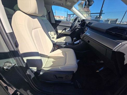 Certified 2025 Audi Q3 2.0T Premium Plus w/ Premium Plus Package image 11