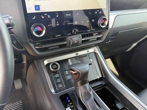 Used 2024 Lexus GX 550 image 22